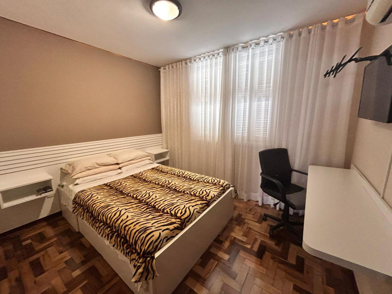 Apto 2 Quartos Sofá Cama Até 5 Pessoas - Avenida Carlos Gomes * Porto Alegre